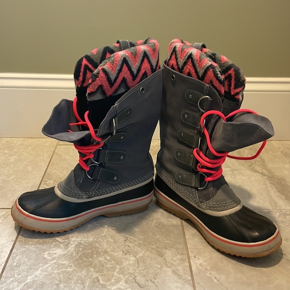 Sorel Winter Boots - Picture 4 of 9
